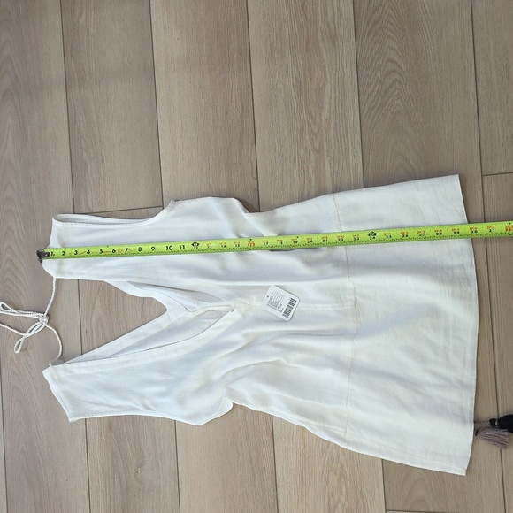 White Sleeveless V-Neck Lace-Up Side Mini Beach Cover Up - Picture 8 of 10